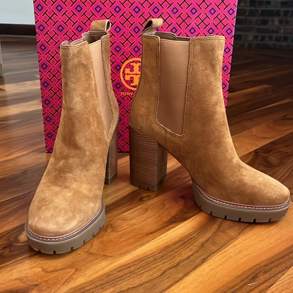 Tory Burch Lug Sole Chelsea Boot, NEW - Picture 6 of 17